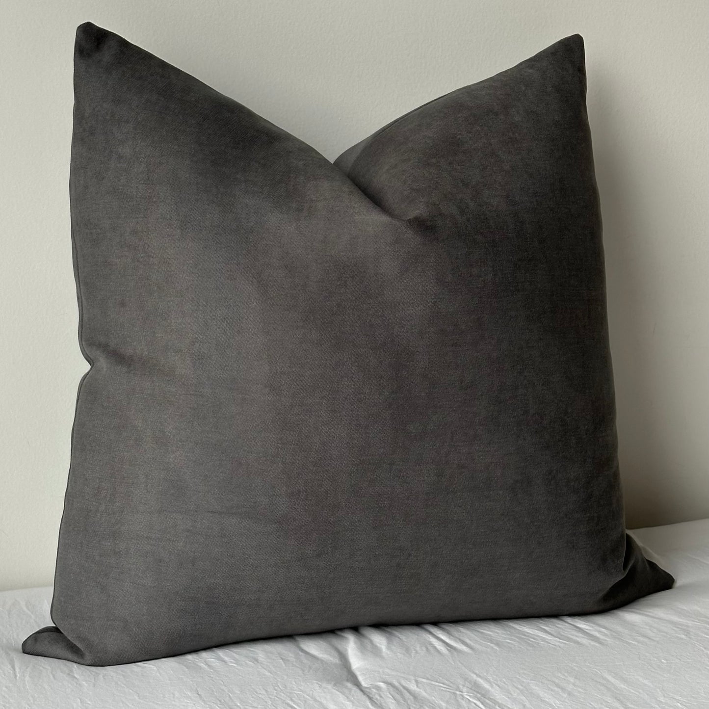 Cojín Eros Gris 60x60