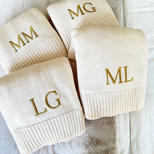 Frazada tejida lisa - Bordada