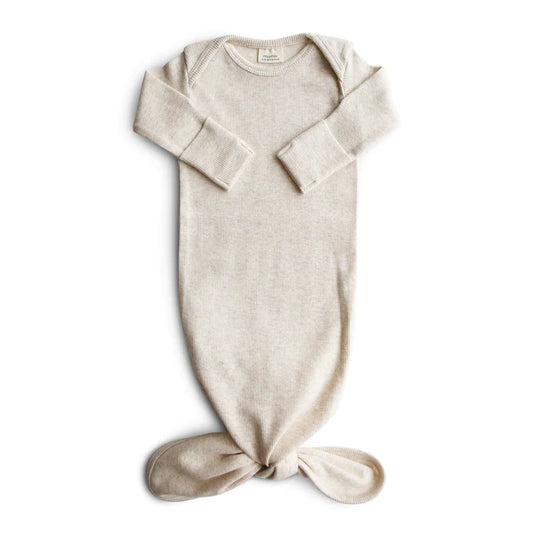 Ribbed Baby Onesie con nudo
